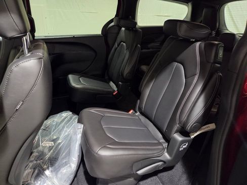 New 2026 Chrysler Pacifica Select FWD image 9