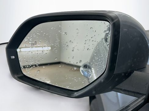 Used 2025 Volkswagen Atlas Cross Sport SE image 16