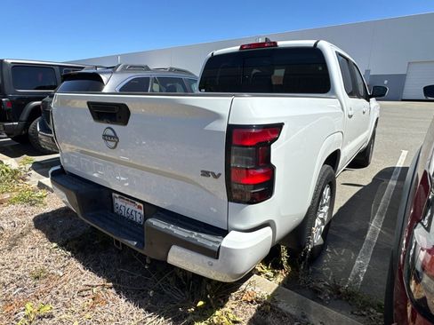 Certified 2023 Nissan Frontier SV w/ SV Premium Package RWD image 5