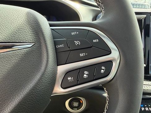 New 2026 Chrysler Pacifica Select FWD image 17
