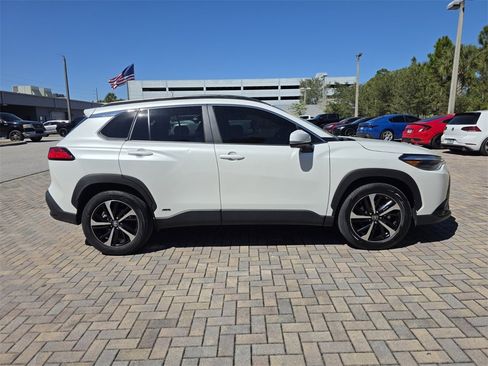 Used 2023 Toyota Corolla Cross SE w/ Convenience Package image 12