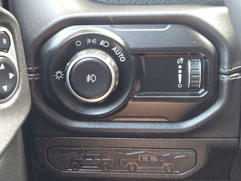 Used 2024 Jeep Wrangler Unlimited Rubicon AWD/4WD image 23