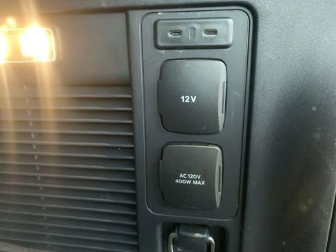 Used 2025 Ford Expedition Active image 31