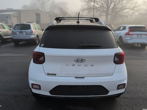 Used 2023 Hyundai Venue Limited w/ Cargo Package image 15