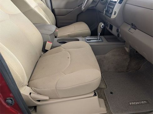 Used 2015 Nissan Frontier SV image 29