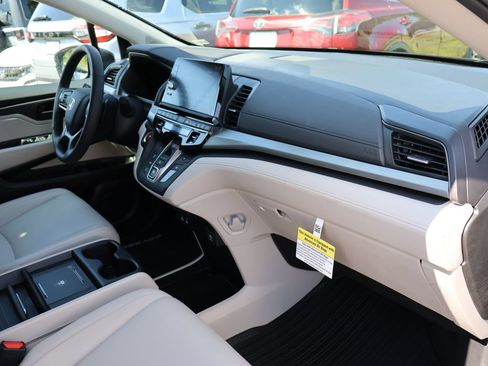 Certified 2026 Honda Odyssey EX-L image 9