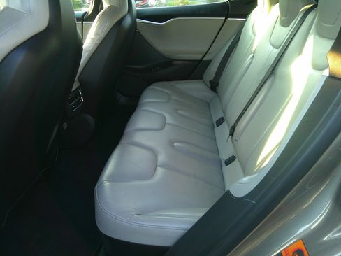 Used 2015 Tesla Model S 85 RWD image 8