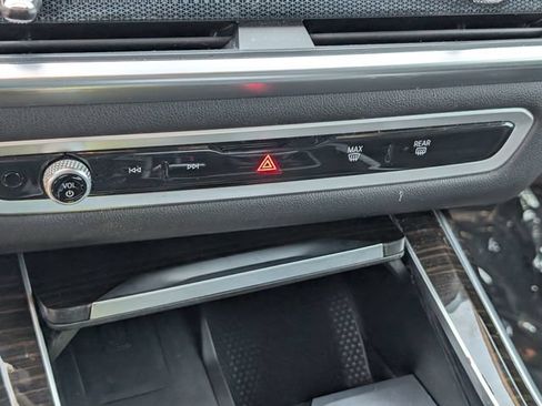 Used 2023 BMW X7 xDrive40i w/ M Sport Package AWD/4WD image 29