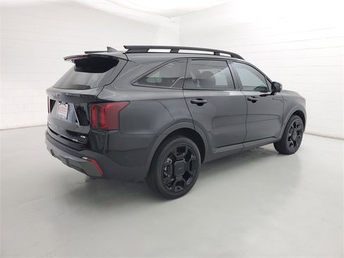 Used 2025 Kia Sorento SX Prestige w/ Sage Leather Package image 5