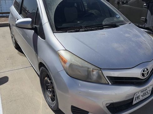 Used 2012 Toyota Yaris LE image 3