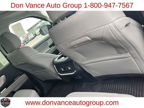 New 2025 Ford Expedition Active image 33