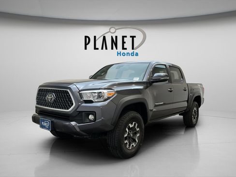 Used 2019 Toyota Tacoma TRD Off-Road w/ Technology Package AWD/4WD image 3
