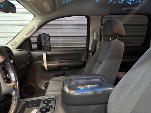 Used 2007 GMC Sierra 2500 SLE w/ Z71 Off-Road Package image 21