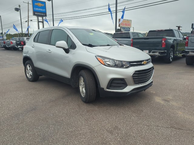 Used 2022 Chevrolet Trax LS w/ Tint and Cruise Package AWD/4WD image 5