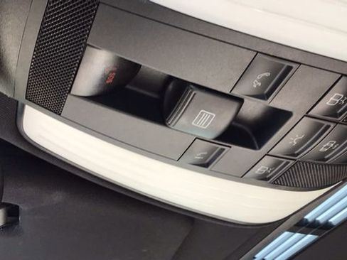 Used 2013 Mercedes-Benz E 350 4MATIC Sedan image 24