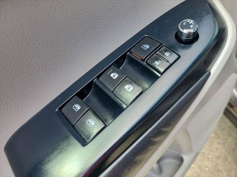 Certified 2016 Toyota Highlander XLE FWD image 12