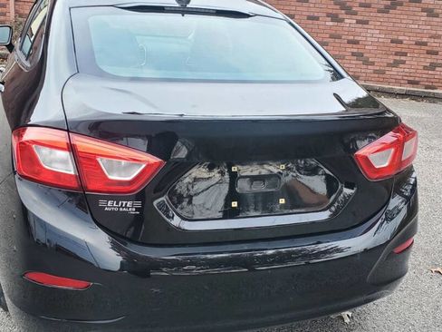 Used 2018 Chevrolet Cruze LS image 6