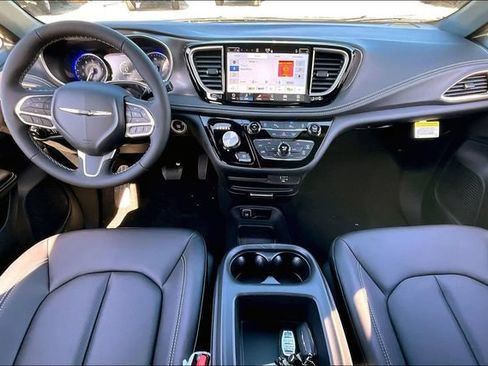 New 2026 Chrysler Pacifica Select FWD image 6
