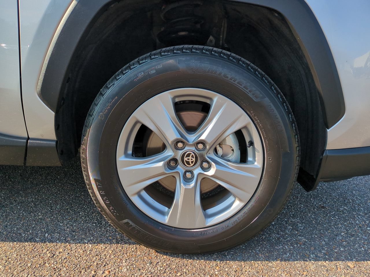 Used 2025 Toyota RAV4 XLE AWD/4WD image 11