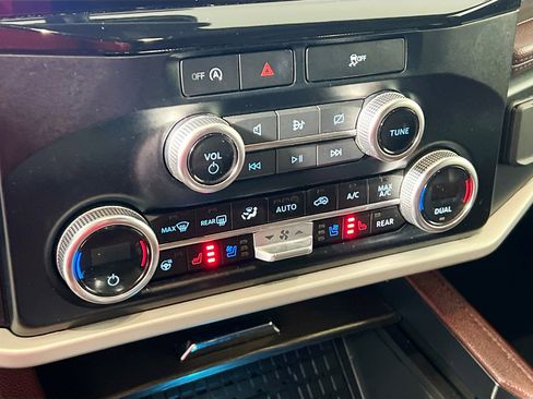 Used 2024 Ford Expedition Limited image 27