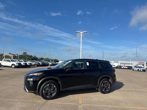 Certified 2025 Nissan Rogue SV FWD image 10
