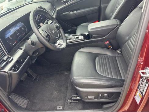 Certified 2024 Kia Carnival LX image 9