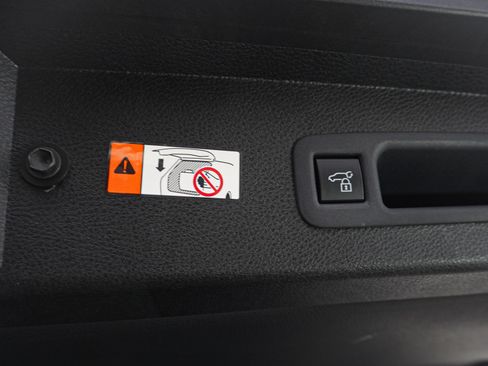 Used 2025 Toyota Sienna XSE image 10