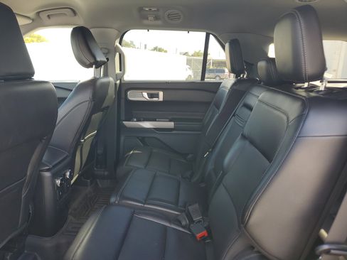 Used 2023 Ford Explorer Limited image 12