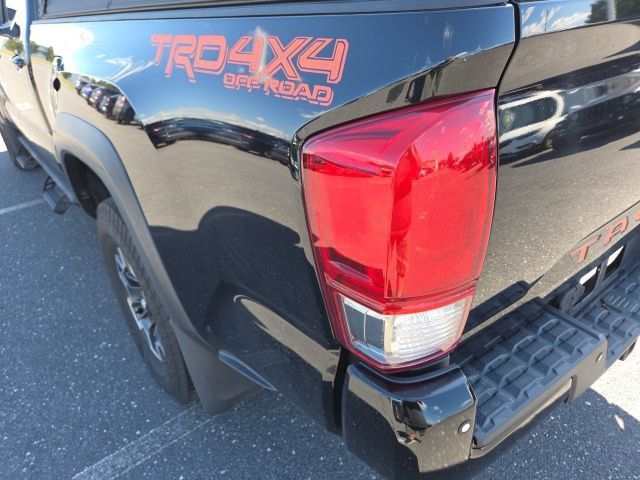 Used 2016 Toyota Tacoma TRD Off-Road AWD/4WD image 14