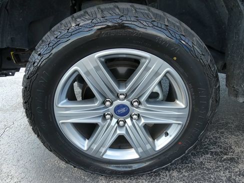 Used 2019 Ford F150 XLT w/ Equipment Group 302A Luxury AWD/4WD image 10