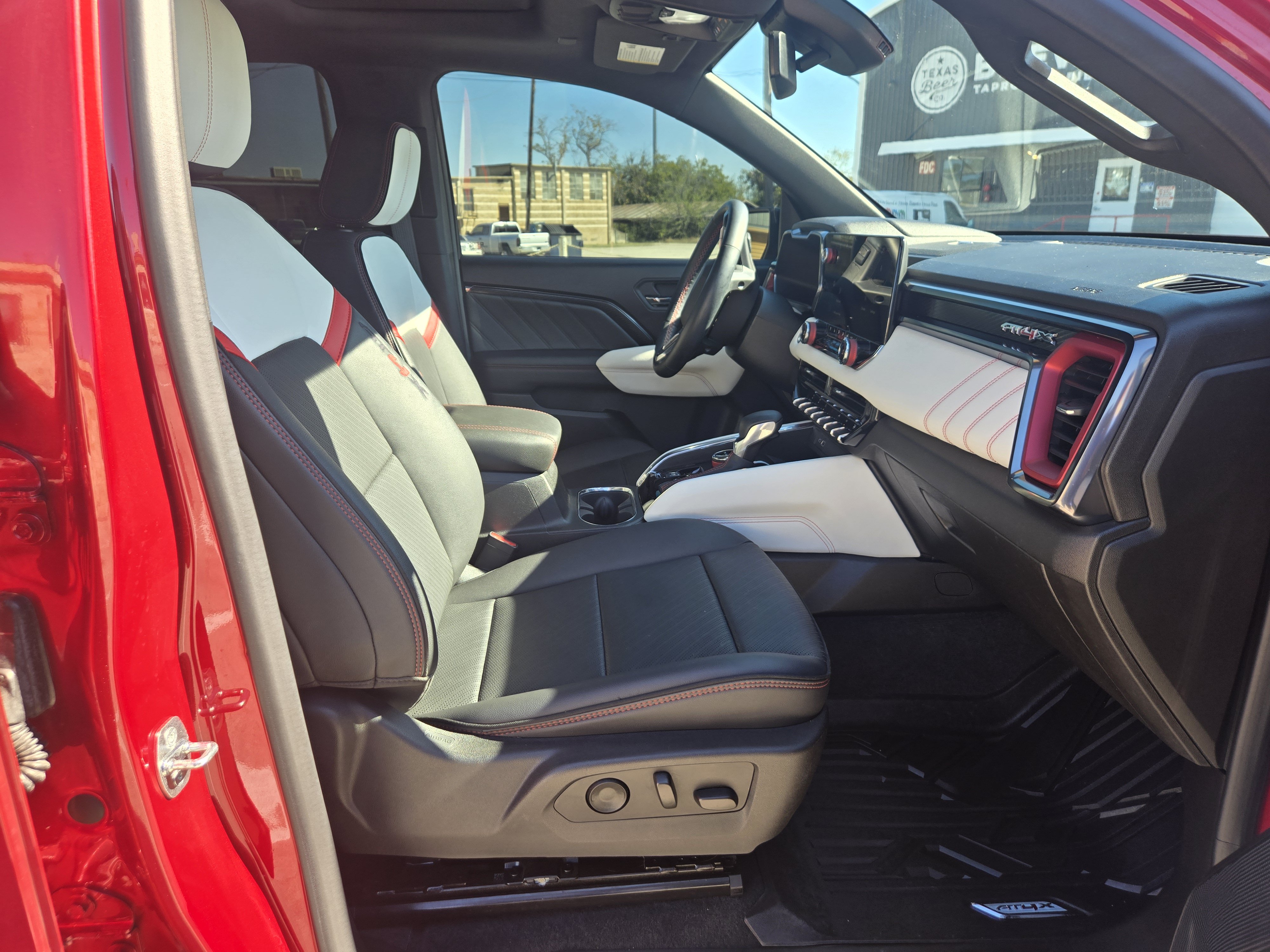 Used 2023 GMC Canyon AT4X AWD/4WD image 9