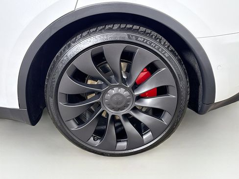 Used 2022 Tesla Model Y Performance image 28