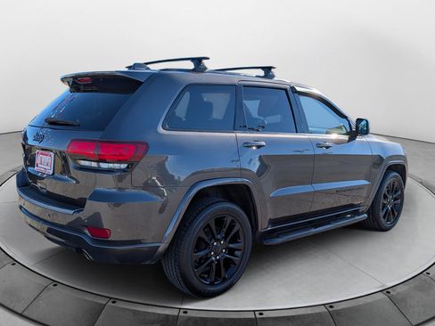 Used 2020 Jeep Grand Cherokee Altitude AWD/4WD image 3