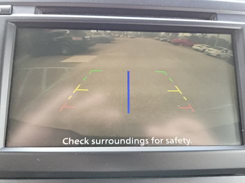 Used 2019 Nissan Titan SV w/ SV Convenience Package image 9