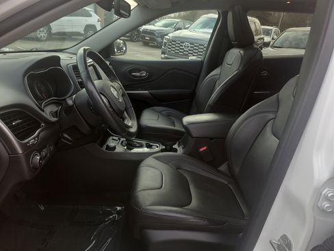 Used 2020 Jeep Cherokee Limited image 17