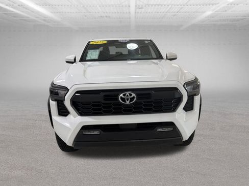 Used 2025 Toyota Tacoma TRD Off-Road AWD/4WD image 2