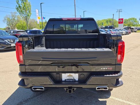 Used 2025 GMC Sierra 1500 AT4 w/ AT4 Premium Package AWD/4WD image 17