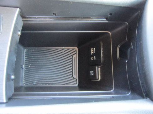 Used 2015 Chrysler 200 Limited w/ Convenience Group image 24