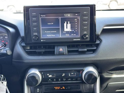 Used 2020 Toyota RAV4 LE image 18