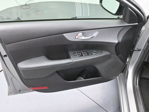 Used 2023 Kia Forte LXS FWD image 9