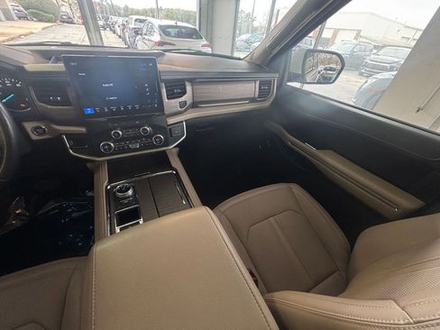 Used 2024 Ford Expedition Limited image 41