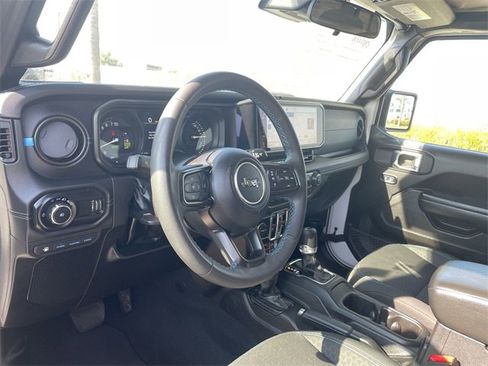 Used 2024 Jeep Wrangler Unlimited Rubicon 4xe image 10