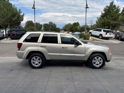 Used 2010 Jeep Grand Cherokee Laredo AWD/4WD image 3