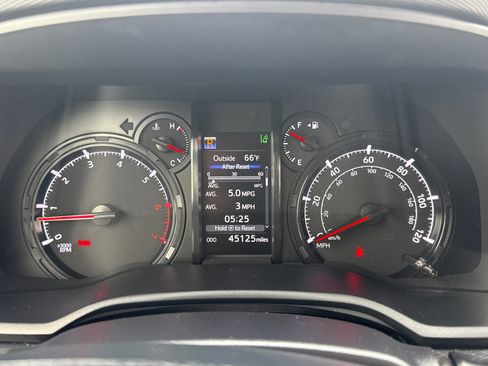 Used 2023 Toyota 4Runner SR5 AWD/4WD image 32