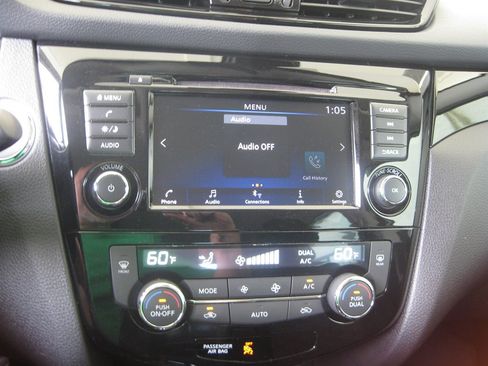 Used 2021 Nissan Rogue Sport SV FWD image 18