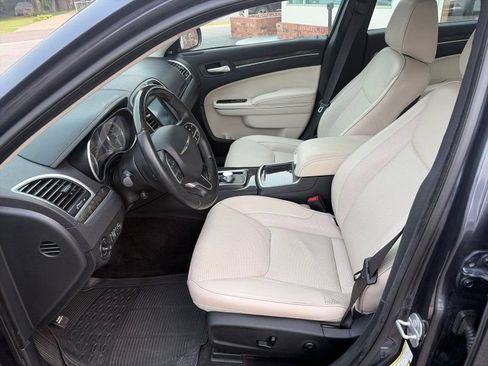 Used 2017 Chrysler 300 C w/ Safetytec Plus Group AWD/4WD image 10