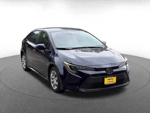 Used 2025 Toyota Corolla LE FWD image 3