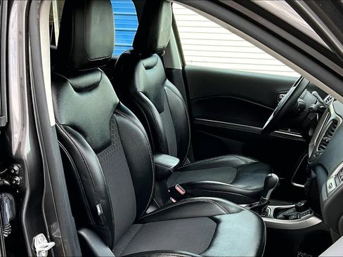 Used 2018 Jeep Compass Latitude w/ Popular Equipment Group image 9