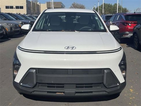 Certified 2025 Hyundai Kona SE image 2