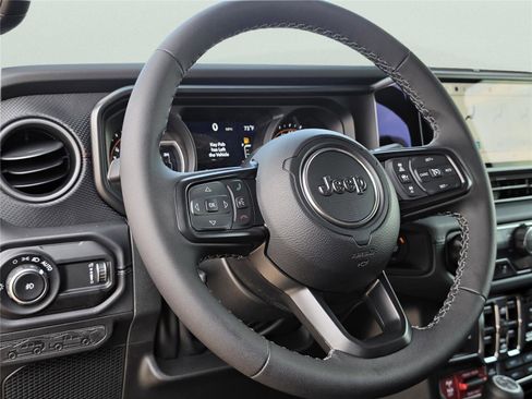 New 2026 Jeep Wrangler Unlimited Rubicon AWD/4WD image 20